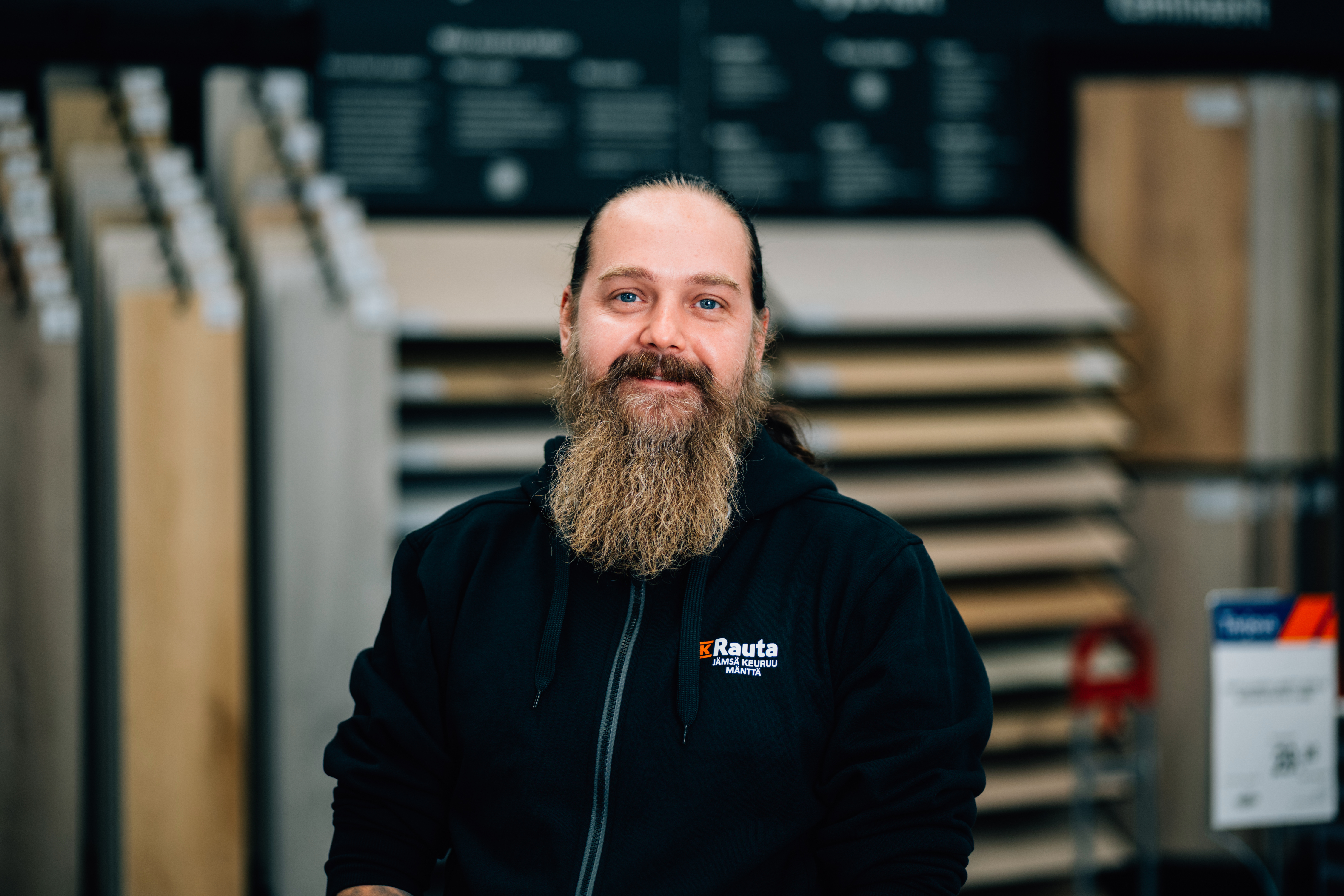 Toni Perälä, logistiikka ja kuljetukset