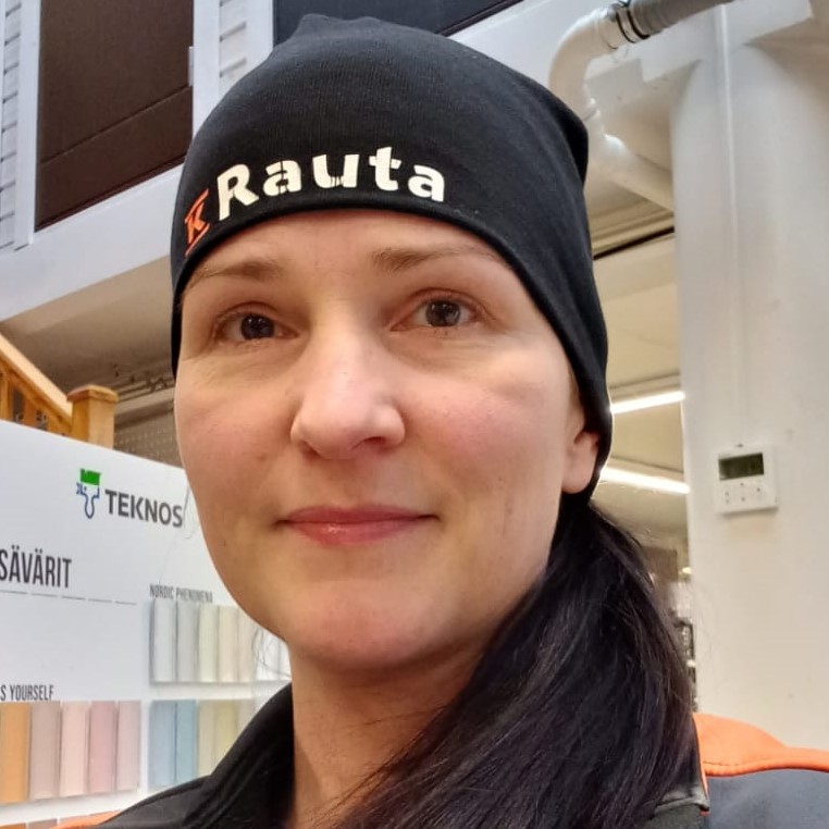 Eeva Surakka, sisustus, sähkötarv. työvaatteet, kylpyhuonekalusteet